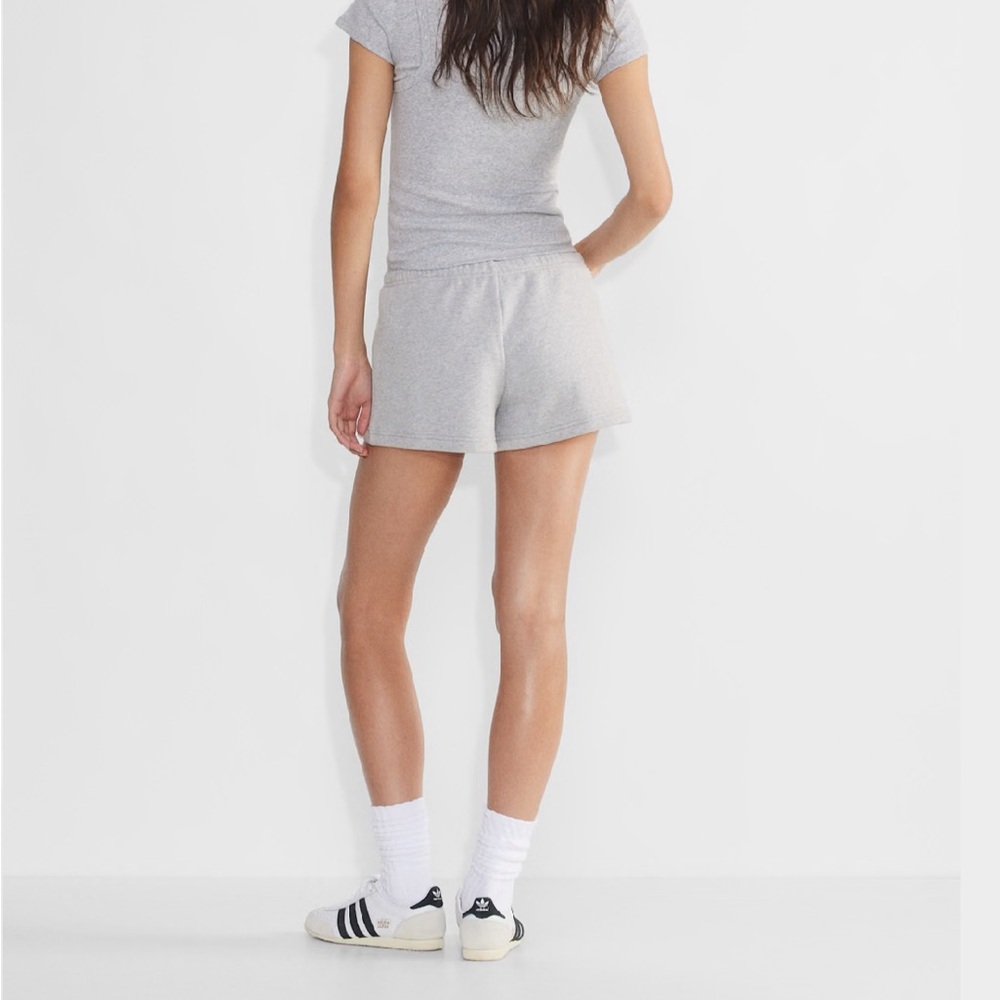 Aritzia Cozy Sweatfleece Boyfriend Lo-Rise Mini Short - Picture 4 of 11